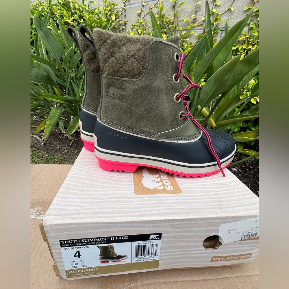 NEW in Box SOREL Youth Waterproof Boots, Size 4 US Boy Girl